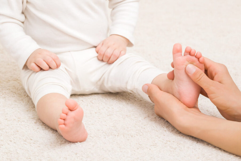 como cuidar los dedos de manos y pies de bebes