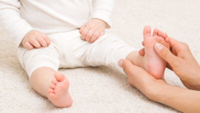 como cuidar los dedos de manos y pies de bebes