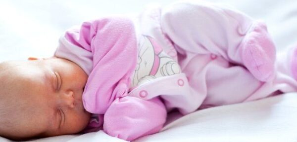 por que el bebe no debe usar almohada